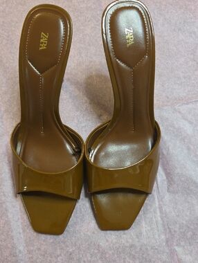 ZARA Brown Glossy Square-Toe Slide Mules